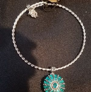 Spiral bracelet with snap